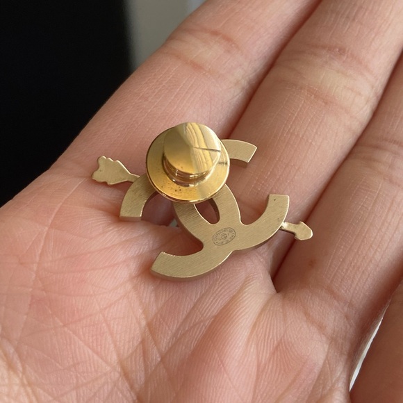 Chanel White CC Brooch/Pin with Arrow - Picture 3 of 4